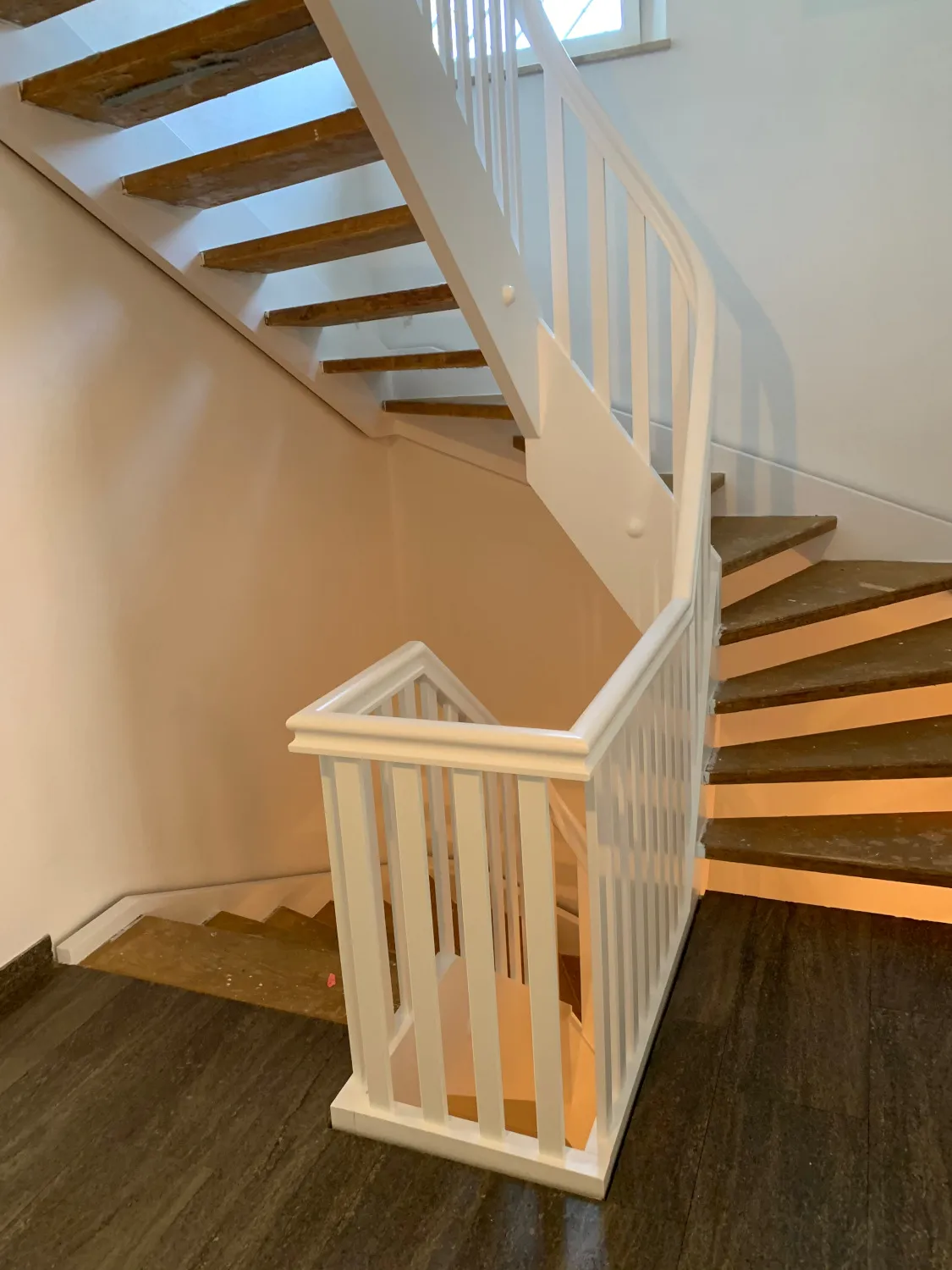 Treppe , Lackierarbeiten von Malerbetrieb Oliver Dörr 
